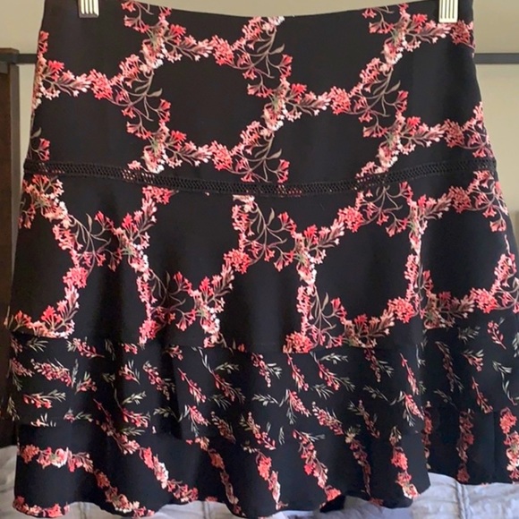 WHBM Tiered Ruffle Floral Vine Skirt | Sz 8P - Picture 7 of 7